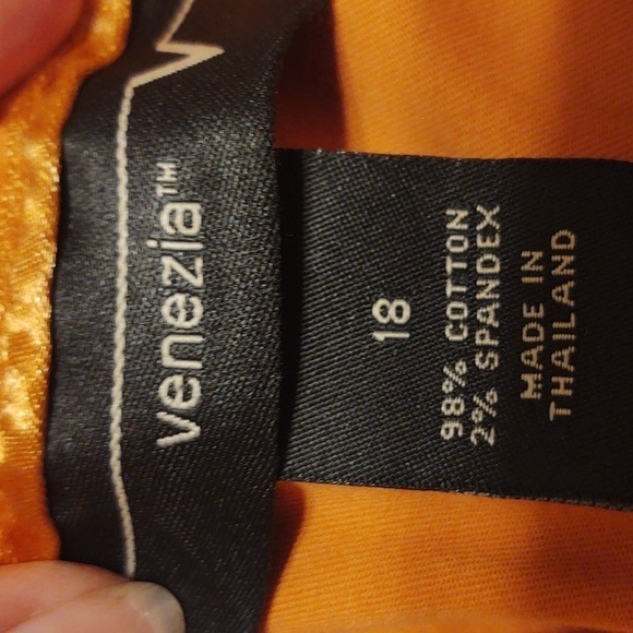 Venezia Women's Crop Pants - Picture 6 of 9